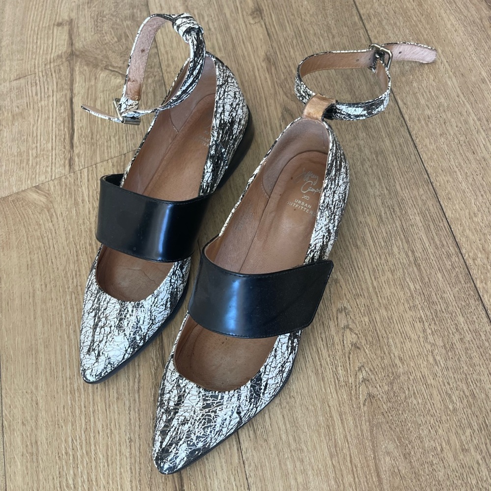 Jeffrey Campbell x urban outfitter Maryjane Ankle Strap Flats size 37.5